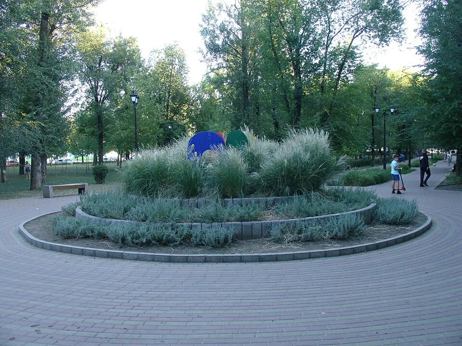 A large circular flower bed in a garden square